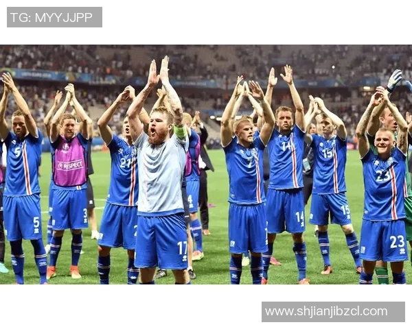 布兰德球星足球展现绿茵风采与团队精神激励青少年追逐梦想 布兰德球星足球展现绿茵风采与团队精神激励青少年追逐梦想