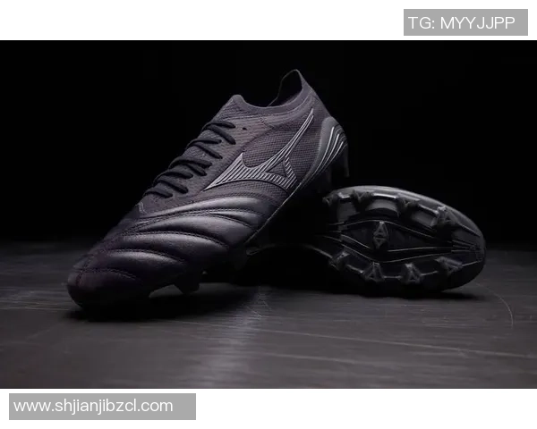 穿黑色足球鞋的球星是谁 他为何偏爱这种经典配色